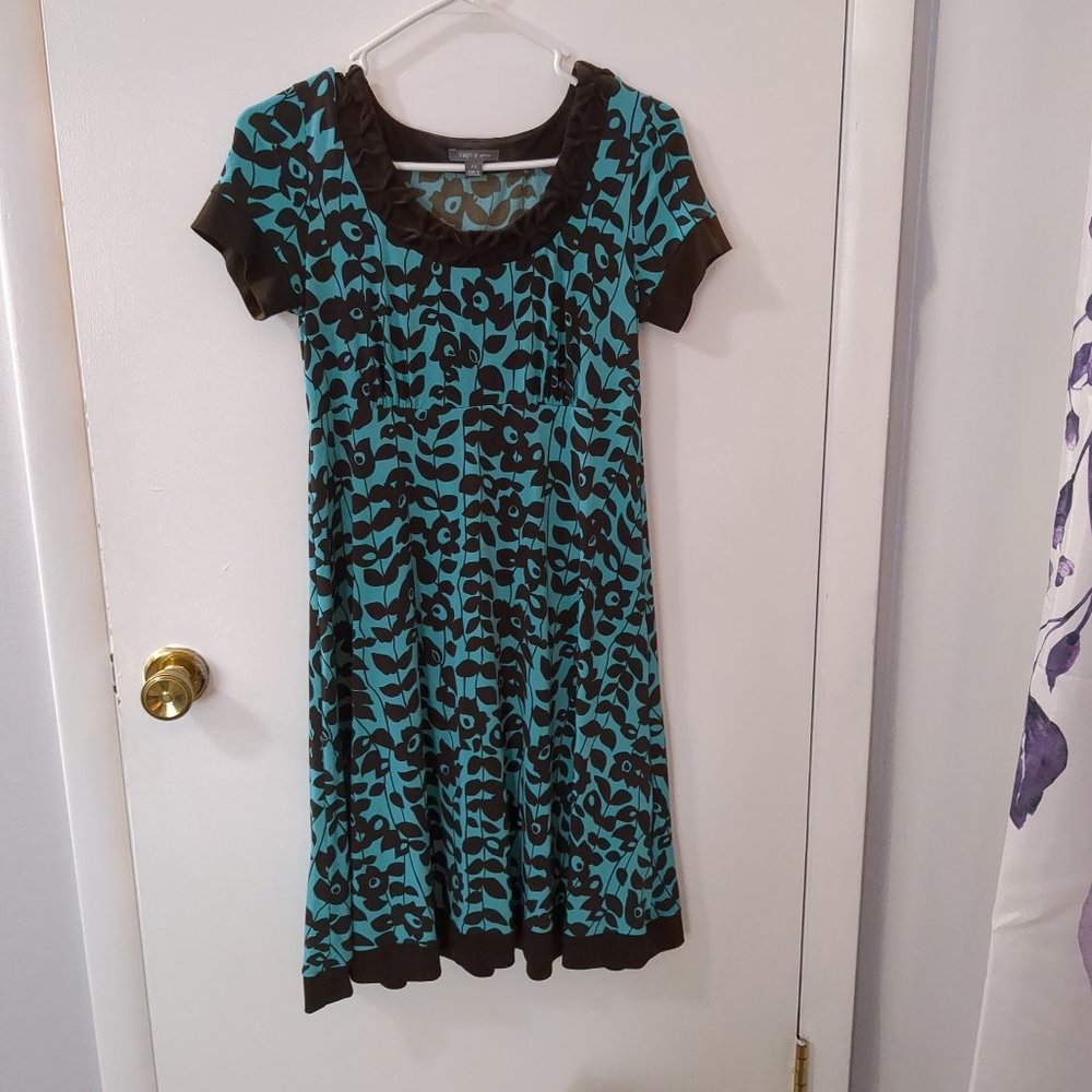 APT9 Petite Small dress, brown/blueish coloring with flowers